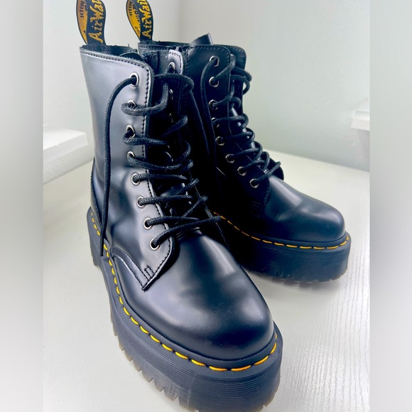 Women’s Dr Martens boots “docs” - Picture 1 of 5
